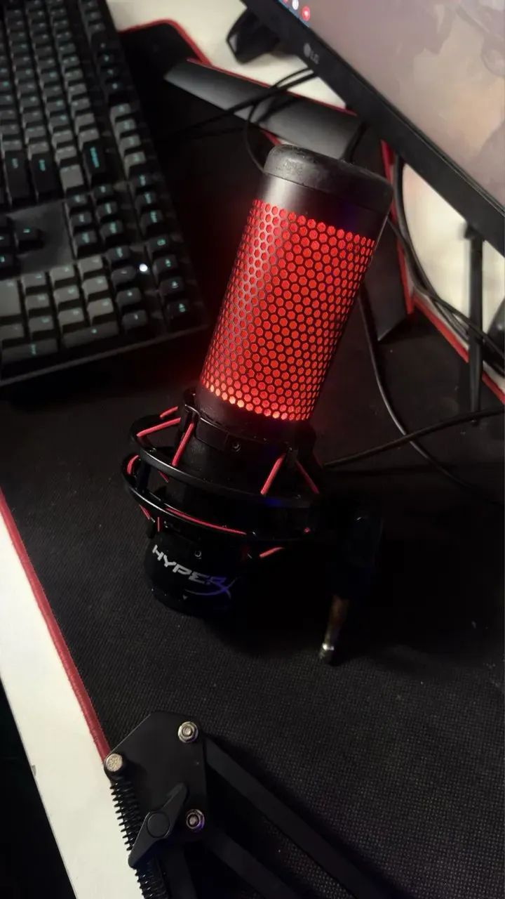 Microfone Hyperx Quadcast + Braco Articulado