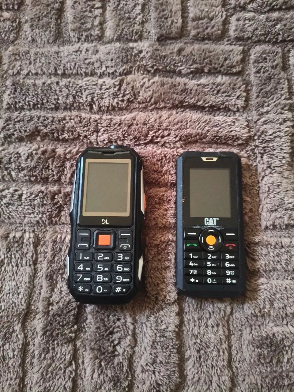 Kit 2 Celulares CAT e DL - Ótimo Estado - Funcionando - R$ 250,00 - Foto 2