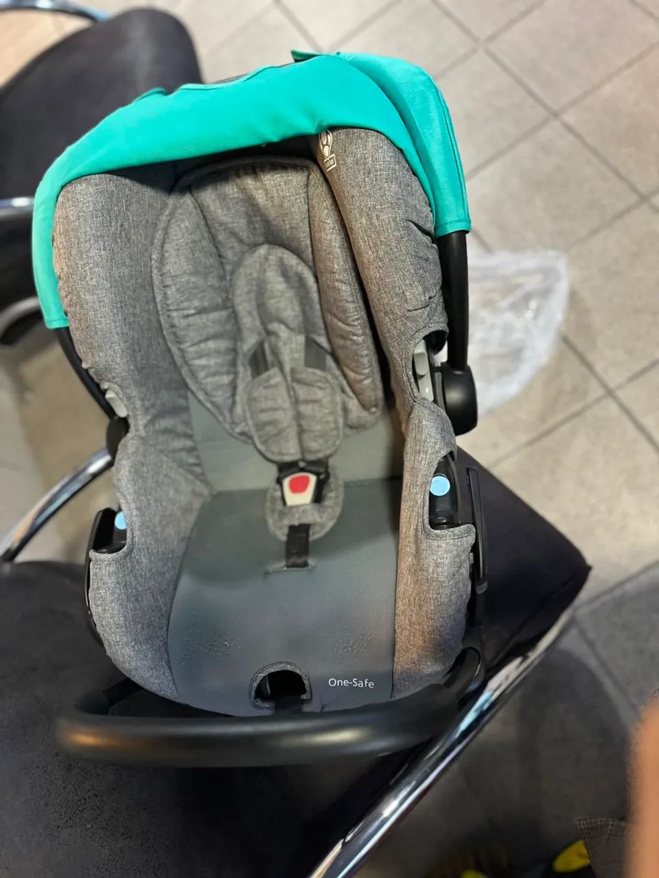 Carrinho de bebê e bebê conforto  - Foto 2