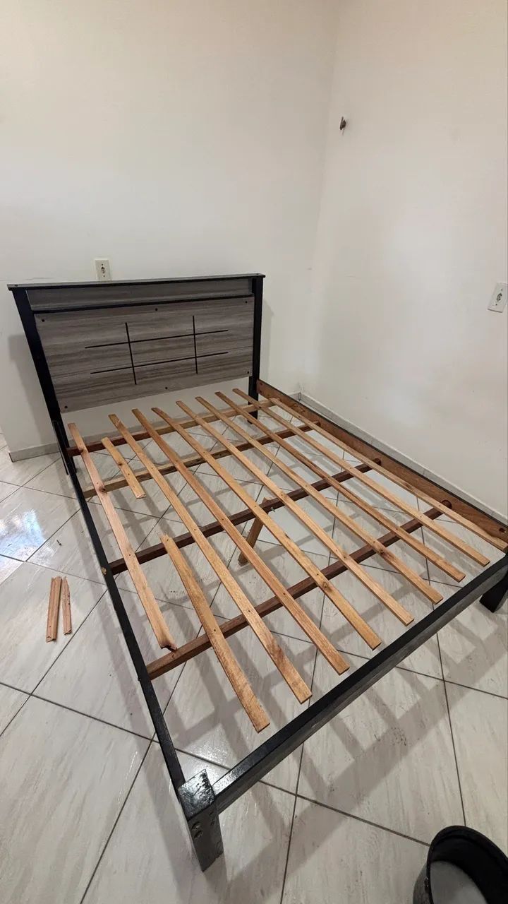 Cama de Casal de Madeira - Foto 2