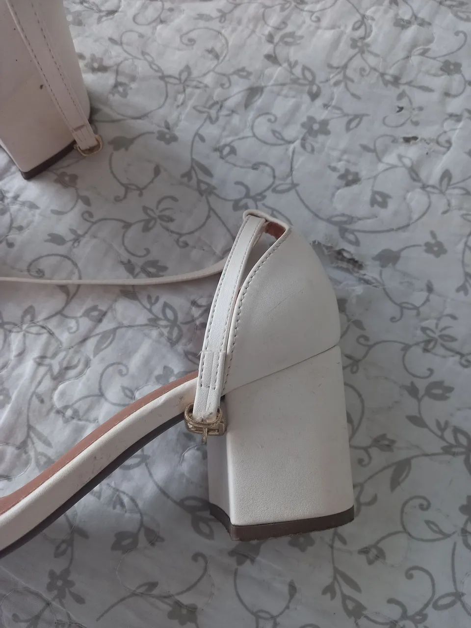 Sandália e clutch perfeito estado  - Foto 3