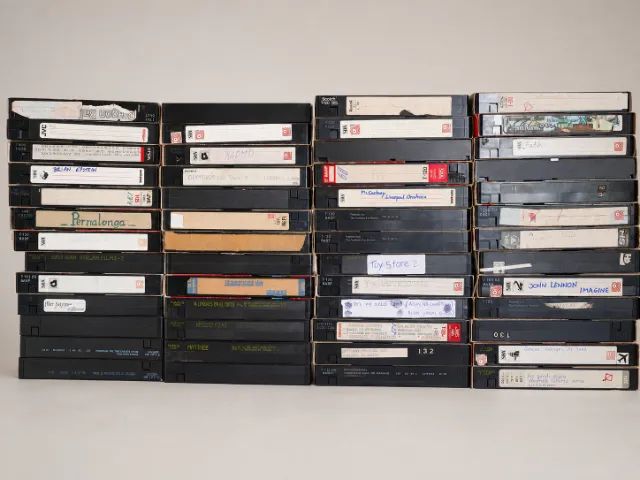 87 FITAS GRAVADAS DA TV COM ALGUMAS ORIGINAIS SEM CAPA - Foto 2