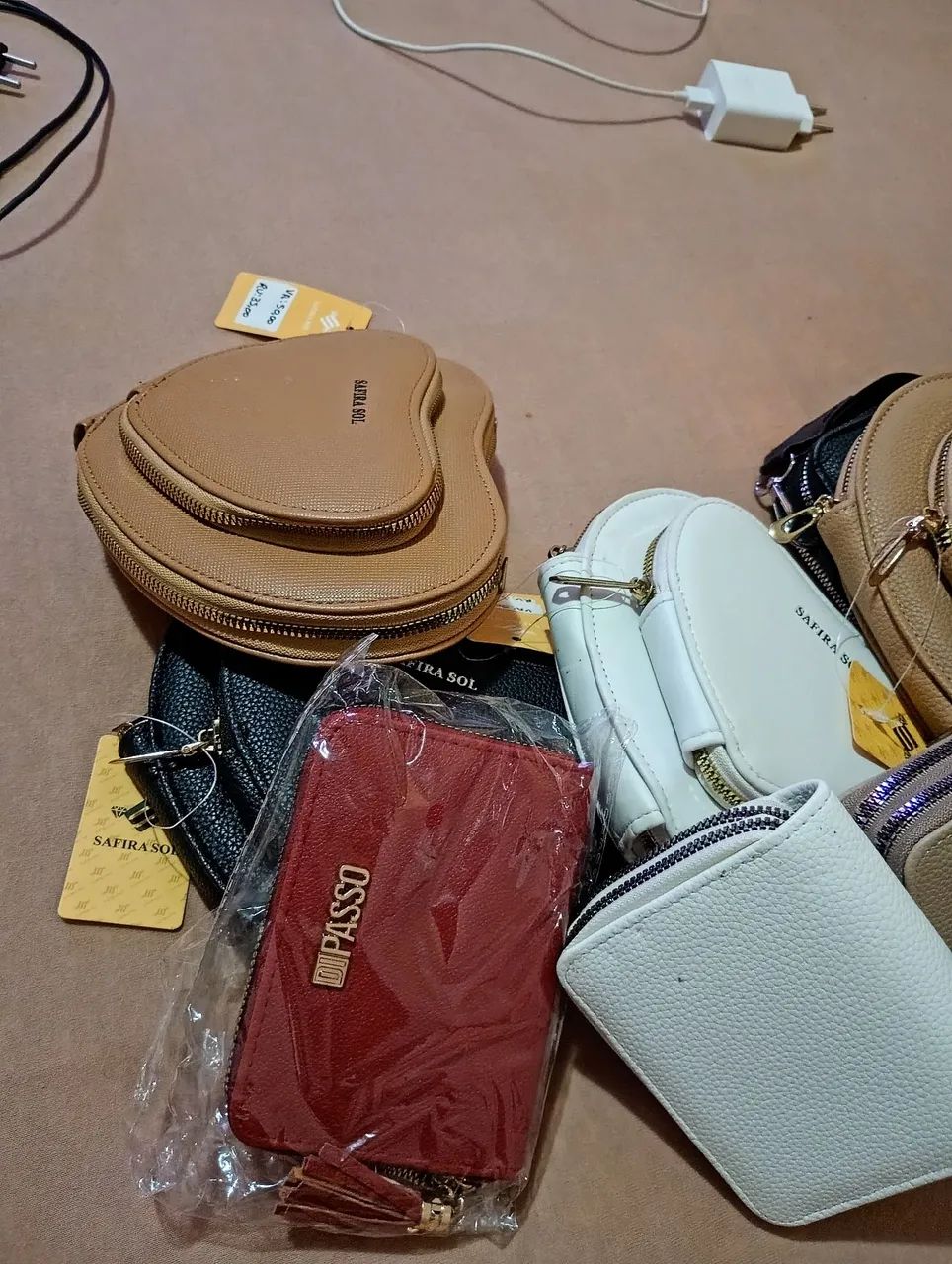 Lote de bolsas e carteira 