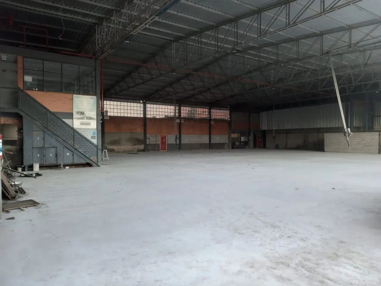 Alugue-se galpão de 1.000 m²