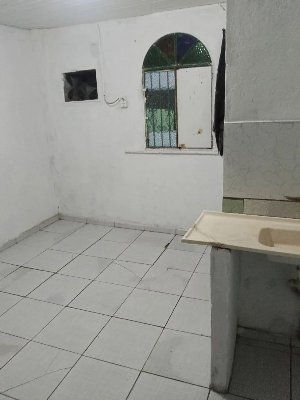 Aluga-se um quartos