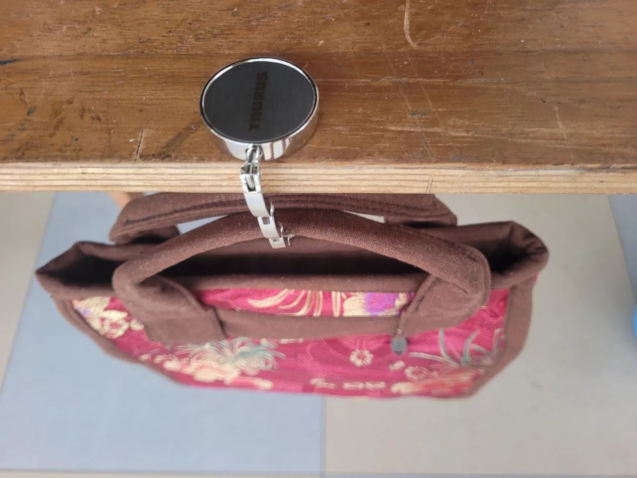Suporte Gancho porta bolsa de mesa + Brinde  - Foto 5
