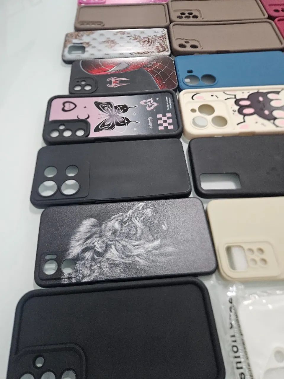 Lote de 40 capinhas de celular - Foto 4