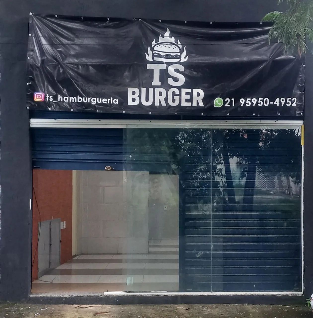  LOJA com Cozinha. Perto  Estrada C.Ramos Campo Grande RJ. Não paga Água e nem Luz. 