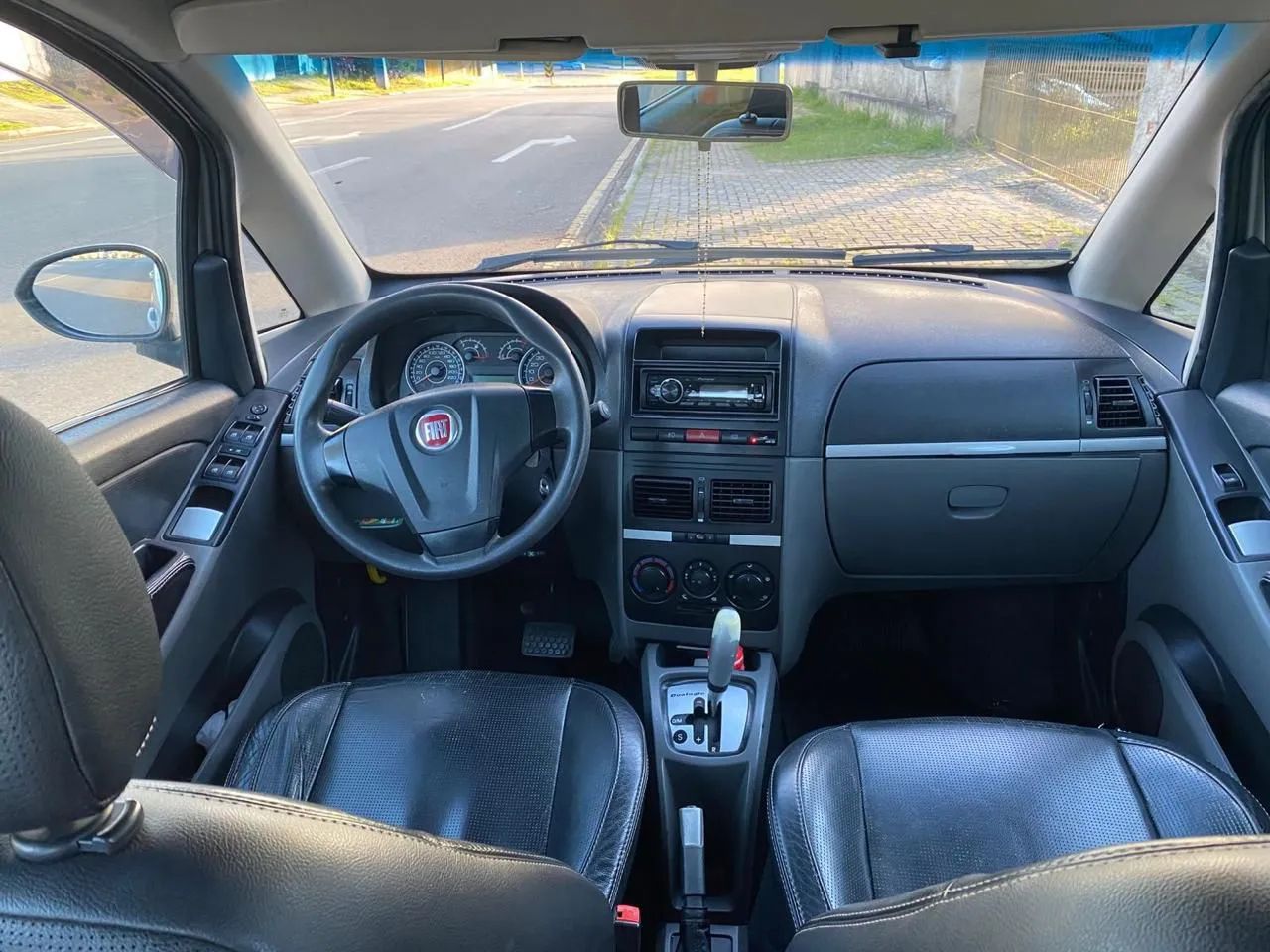 Fiat Idea ESSENCE 1.6 16V DUALOGIC FLEX 2011