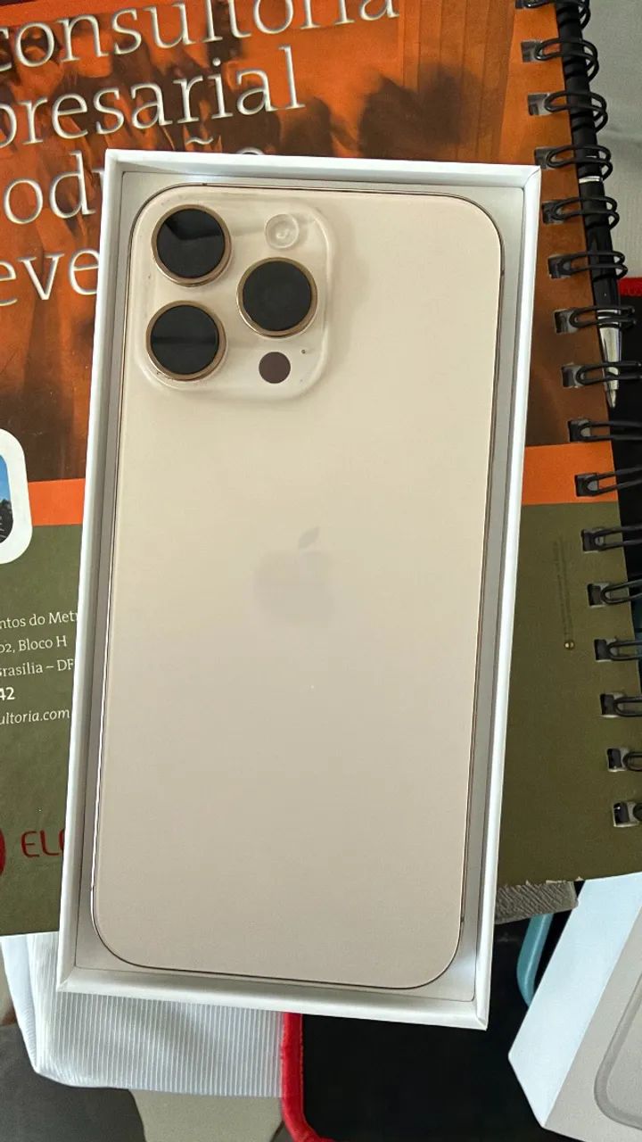 IPhone 16 Pro Max com caixa em estado de novo Titanio Natural