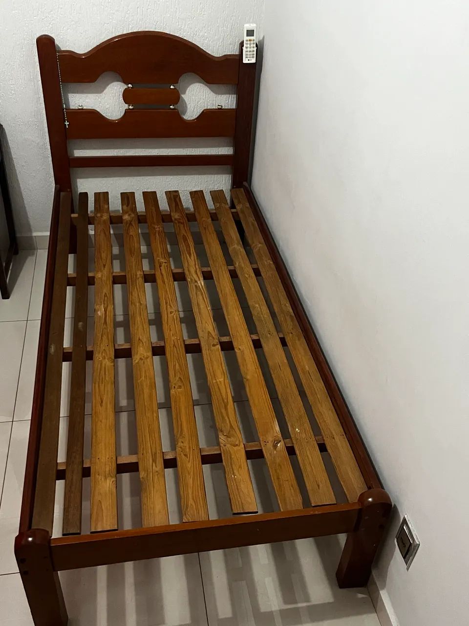 Cama de Solteiro de Madeira - R$ 650 - Foto 2