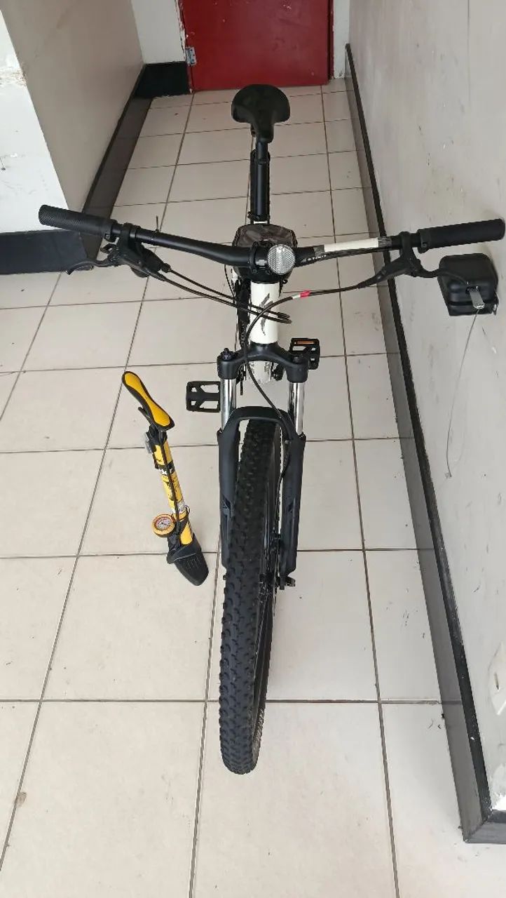 Bicicleta Specialized Rockhopper Comp 29 + capacete e bomba de ar - Foto 5