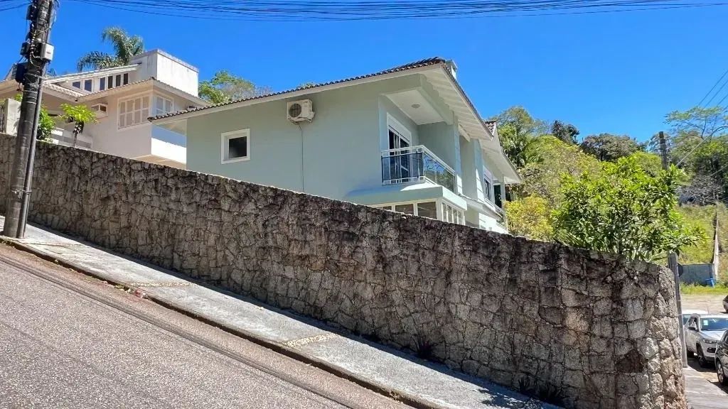 Imóvel para aluguel possui 205 metros quadrados com 4 quartos - Foto 4