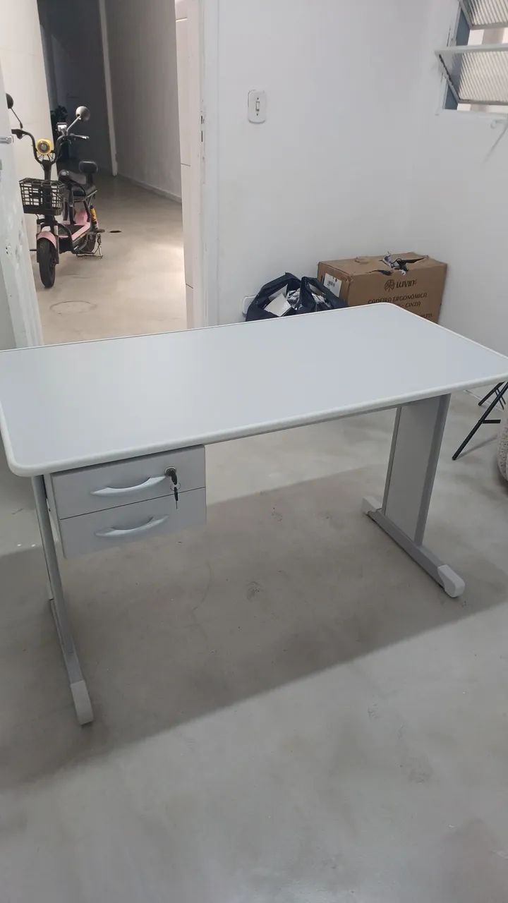 Mesa escrivaninha 1.20 cm com 2 gavetas.( só novas )