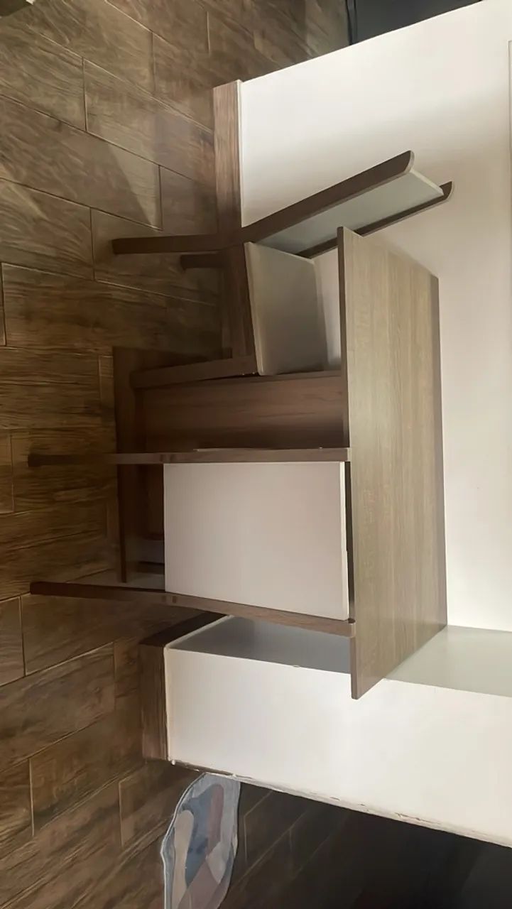 Mesa com 2 Cadeiras Usada - Acabamento Amadeirado - Foto 3