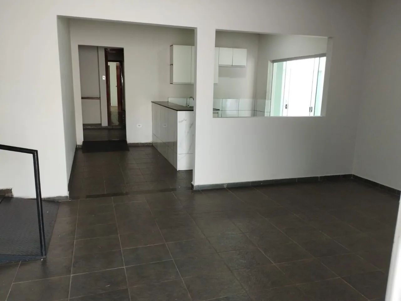 Casa comercial com habite-se sendo com 8 dormitórios, 311 m² - Foto 2