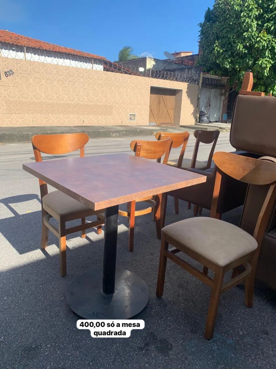 Mesa com cadeiras 