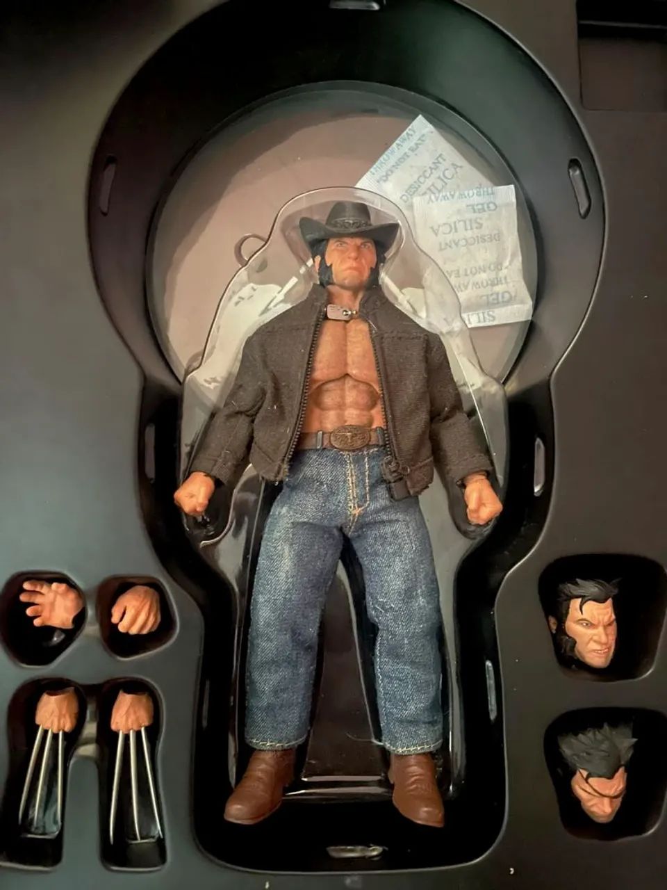 Wolverine Mezco 1:12
