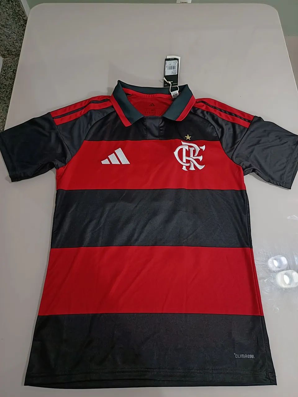 Blusa rubro negra 2026