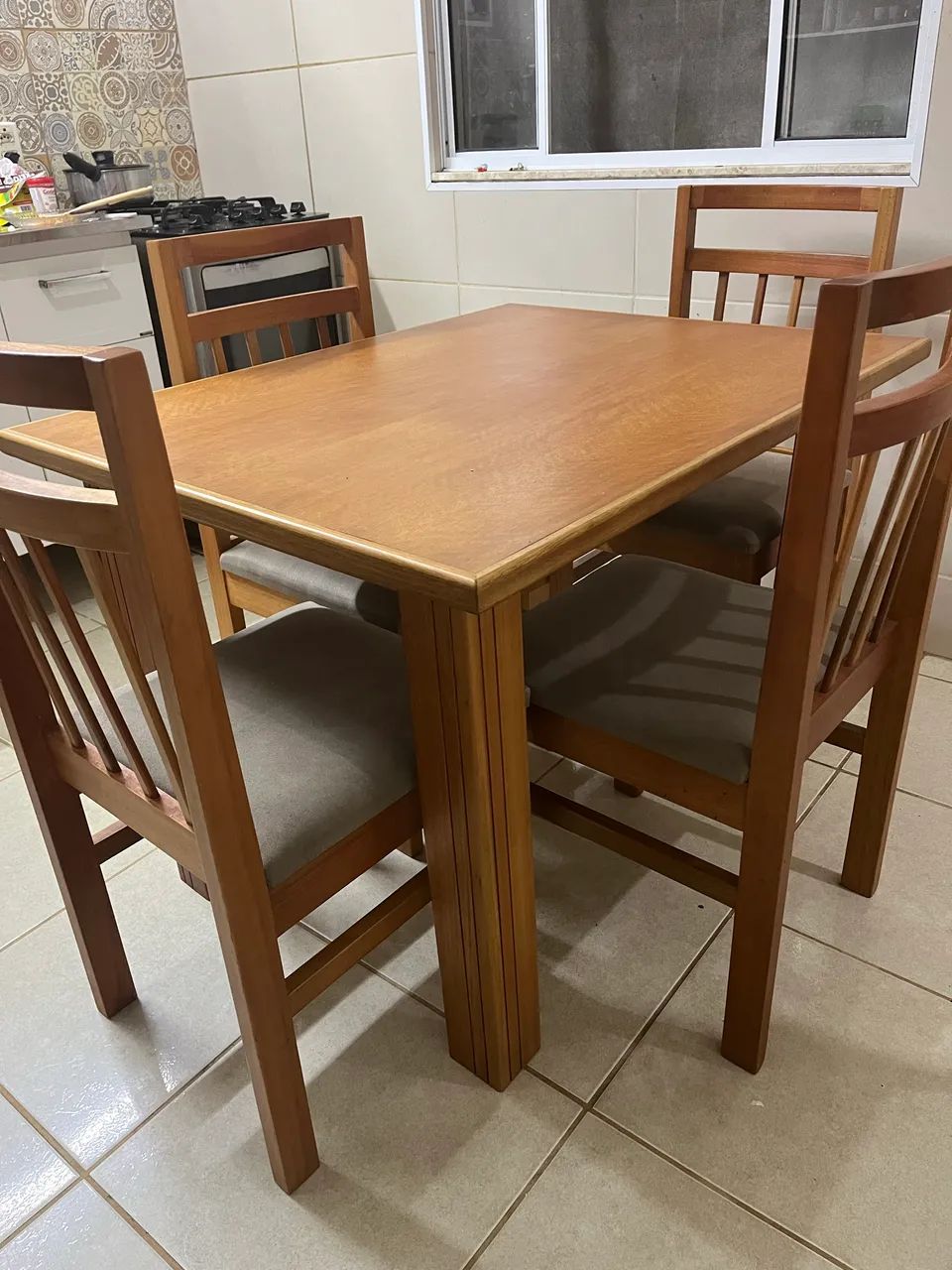 VENDO MESA DE MADEIRA MACIÇA 