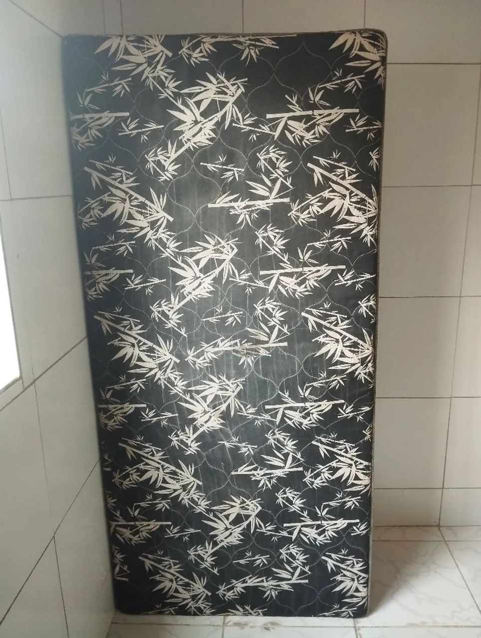 Vende-se uma cama box 