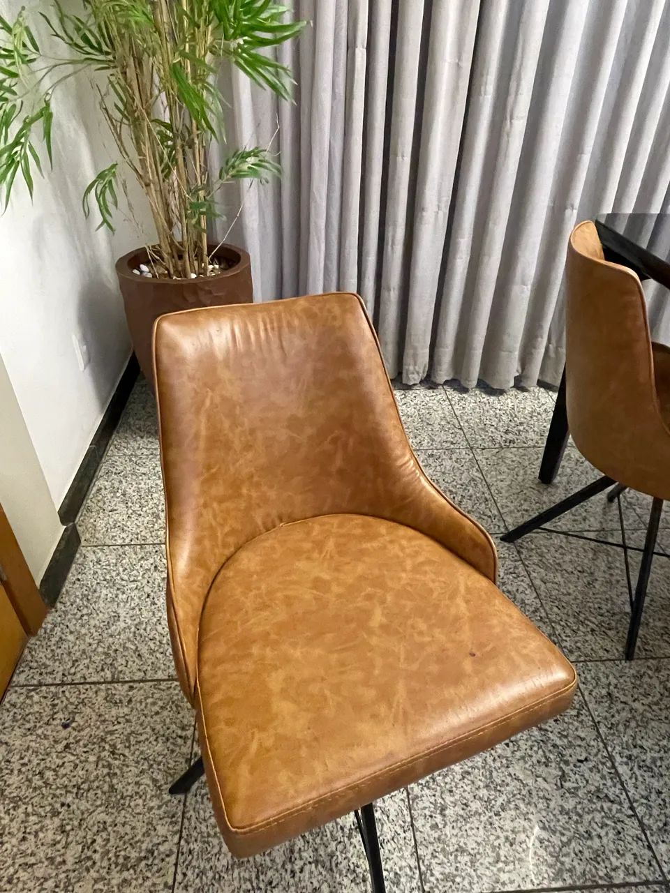 Mesa com quatro cadeiras - Foto 4