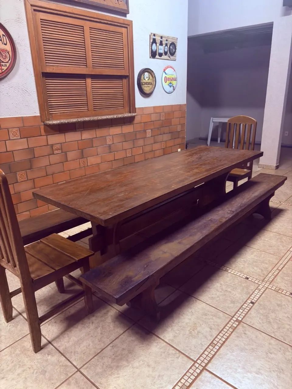 Mesão rústico + dois bancos + duas cadeiras - Foto 2