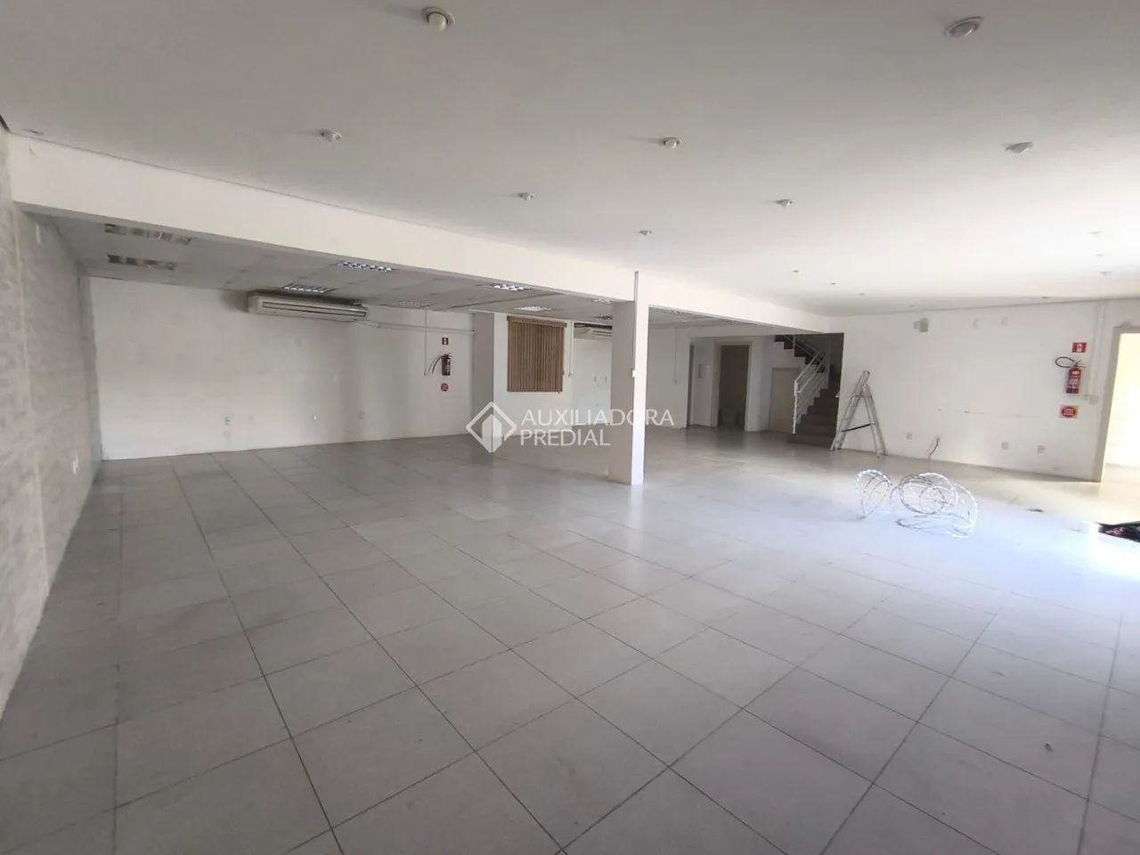 Prédio Comercial com Fachada Espelhada para Aluguel - 600m² - Localização Estratégica - Foto 2