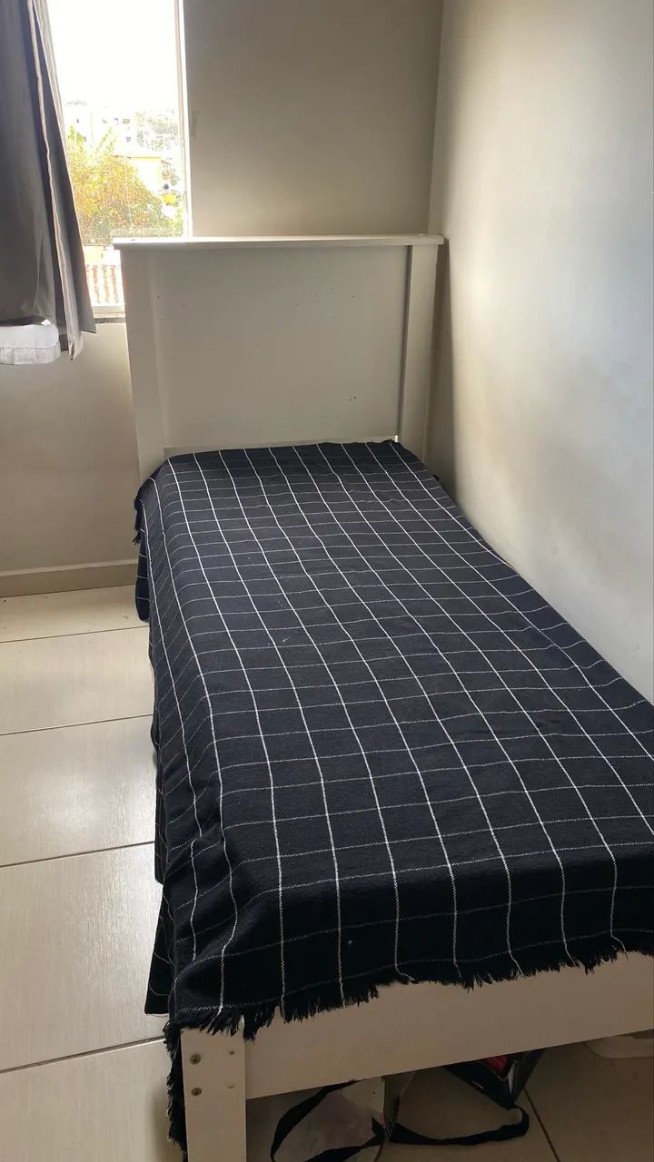 Duas camas de solteiro Comum e Box + colchão!