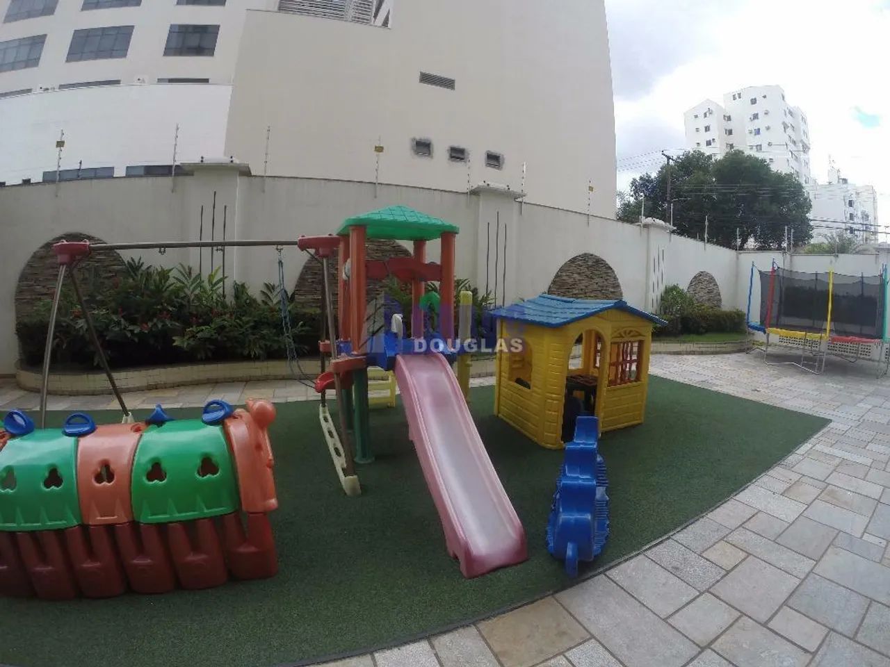 Aluga-se apartamento com 3 quartos sendo 1 suíte, sacada com churrasqueira e pia, 2 vagas, - Foto 3