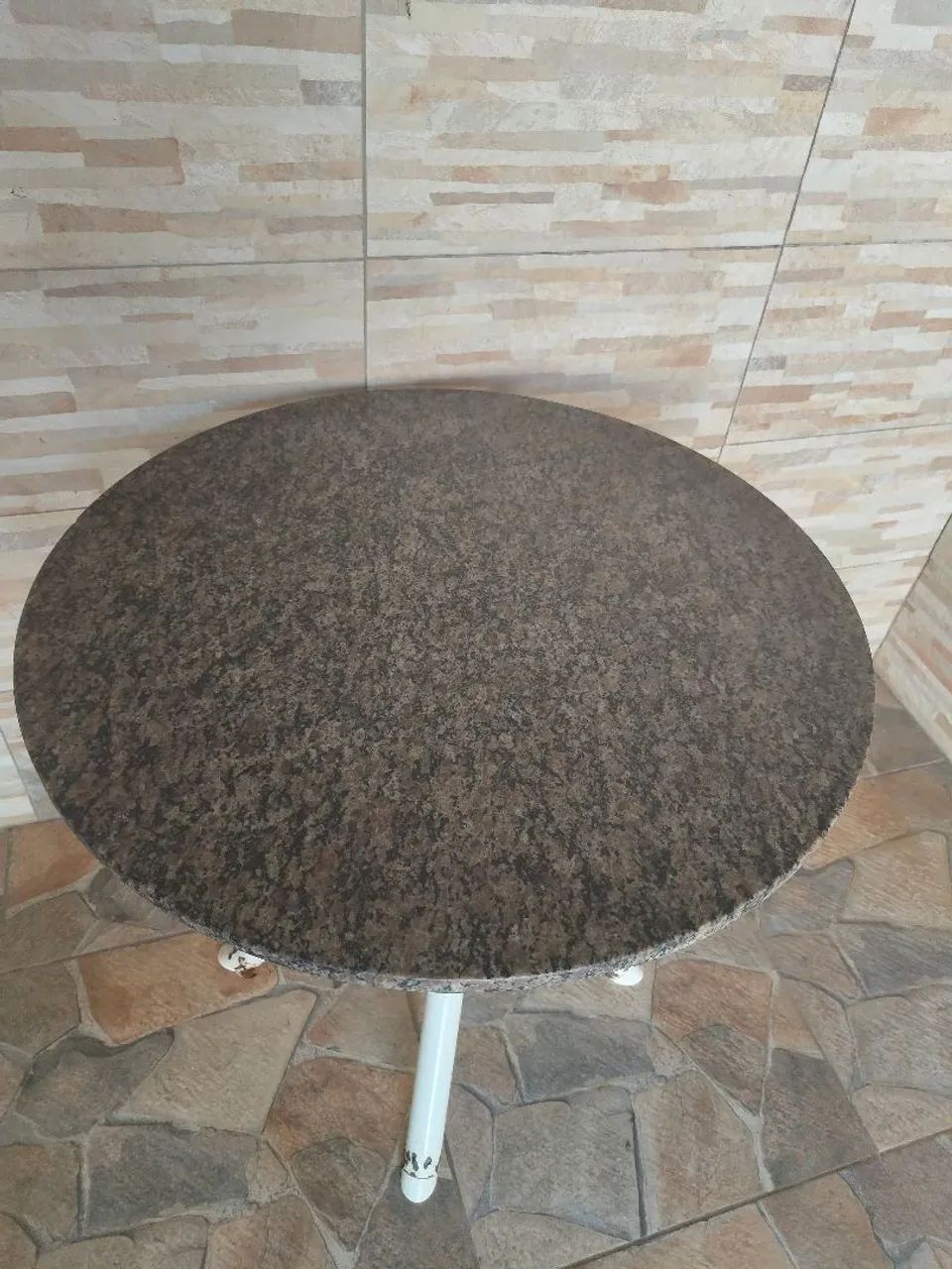 Mesa tampa granito pequena 