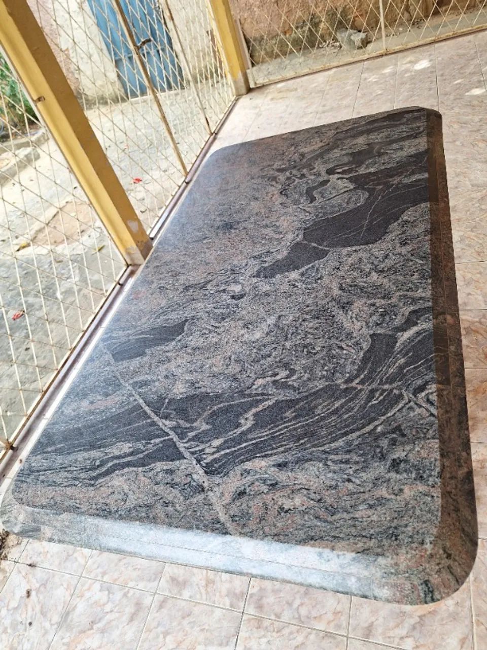 Tampo de mesa retangular (granito)