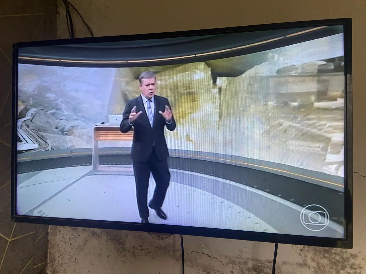 Smart TV AOC 32?  - Ótimo Estado - Foto 2