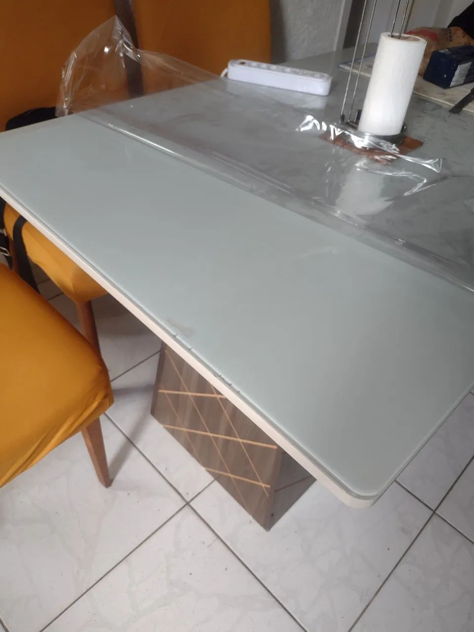 Mesa de jantar com 4 cadeiras.  - Foto 3