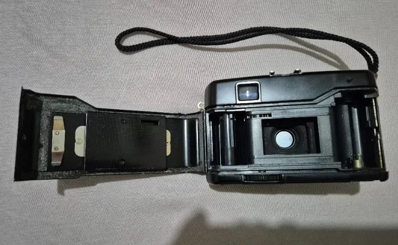 Câmera Analógica Yashica ME1 +Lente 38mm +Flash Maxwell 222-H +Estojo e Caixa Originais  - Foto 5