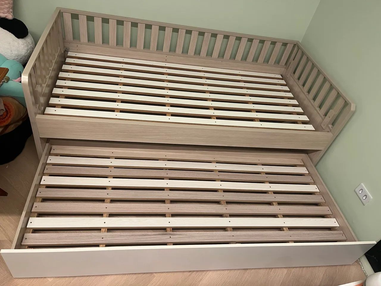 Cama de solteiro com cama auxiliar