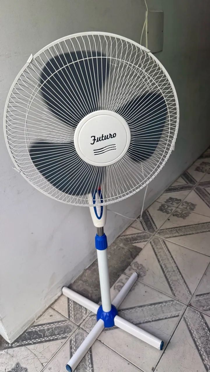 Ventilador de pé Futuro