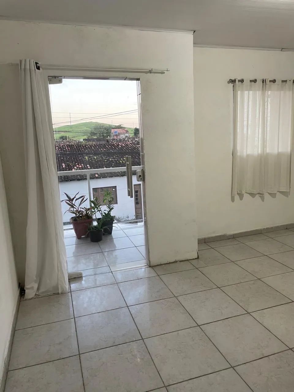 Excelente casa com primeiro andar  - Foto 4