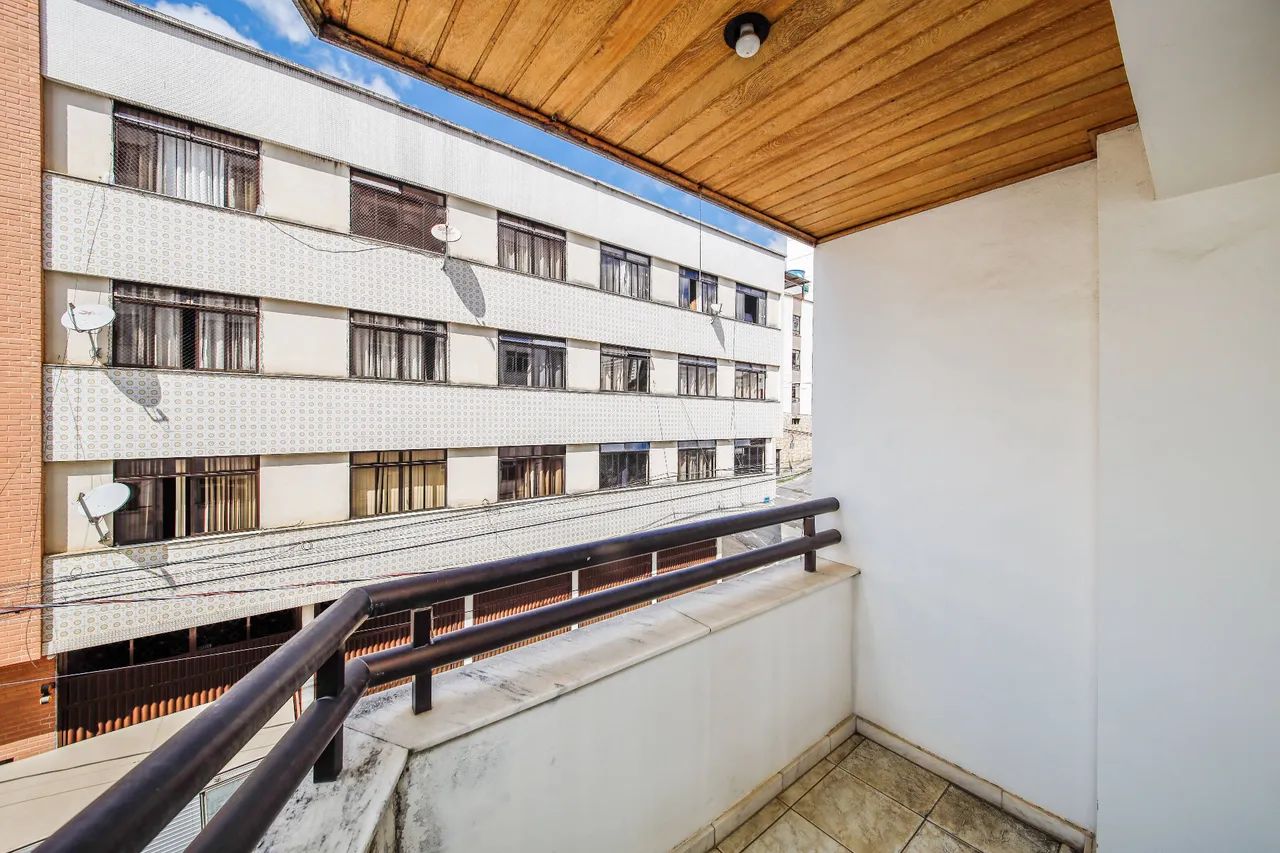 Prático, bem arejado, com varanda e vaga para venda - Foto 3