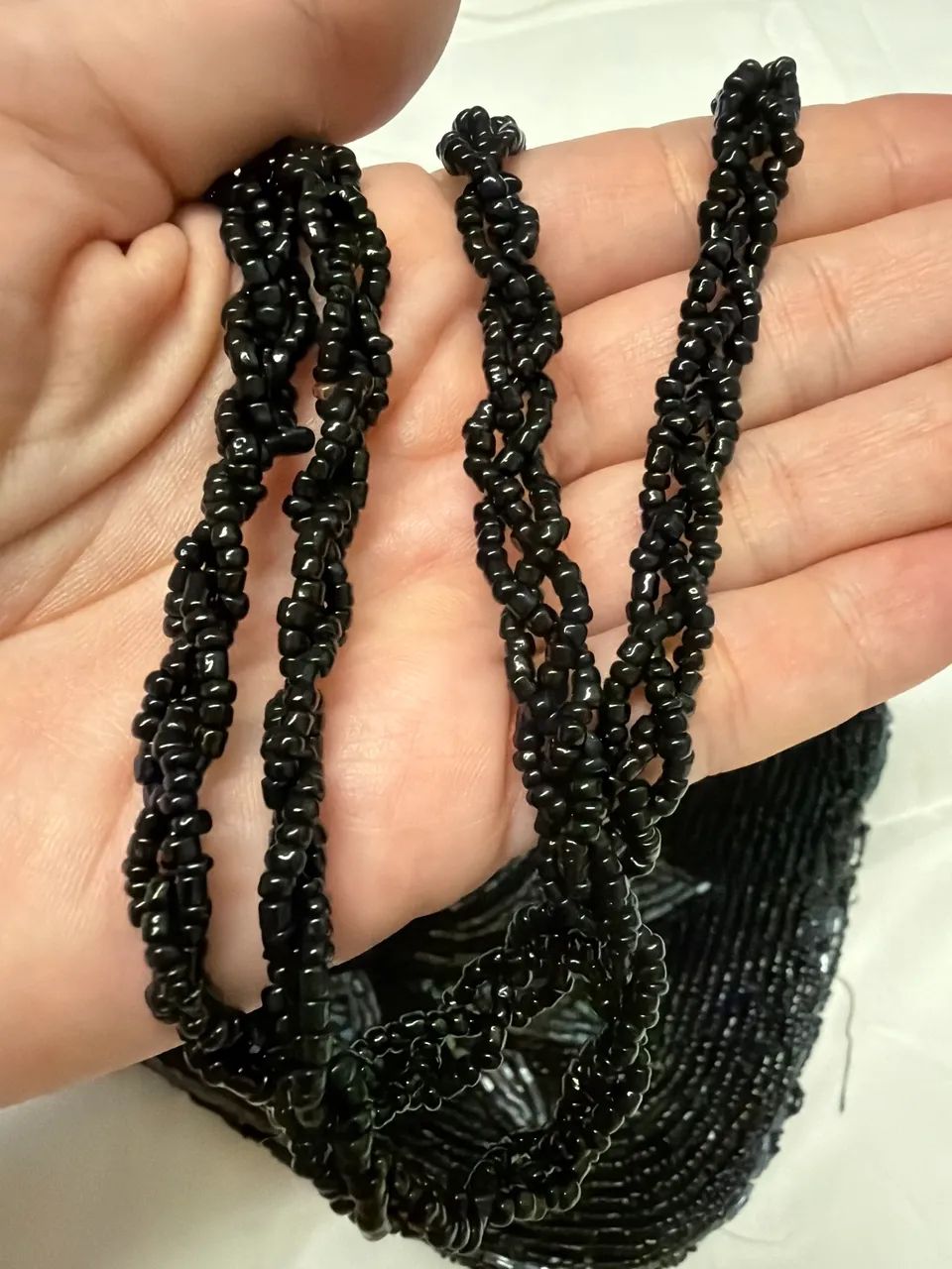 Bolsa Vintage Preta bordada com miçangas e pedrarias - Foto 3