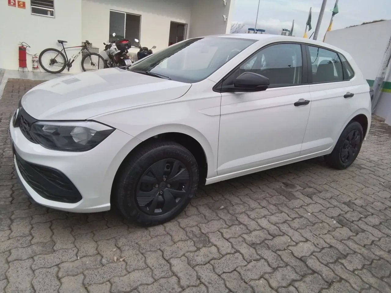 Volkswagen Polo Track 1.0 Flex 12V 5p, foto 3 de 12