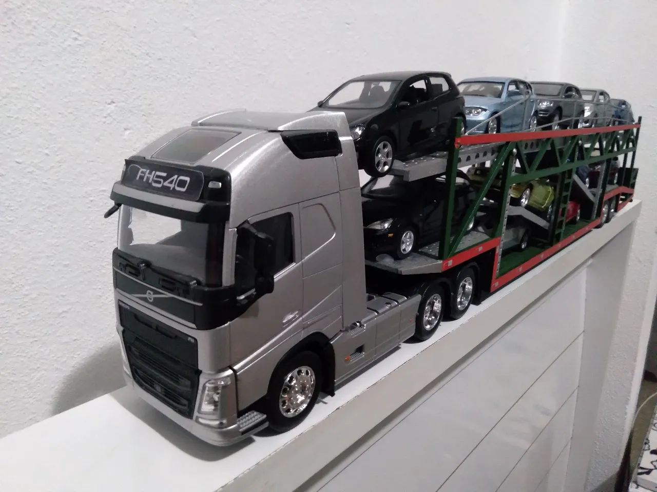 Miniatura Caminhão Volvo Cegonha Escala 1/32 