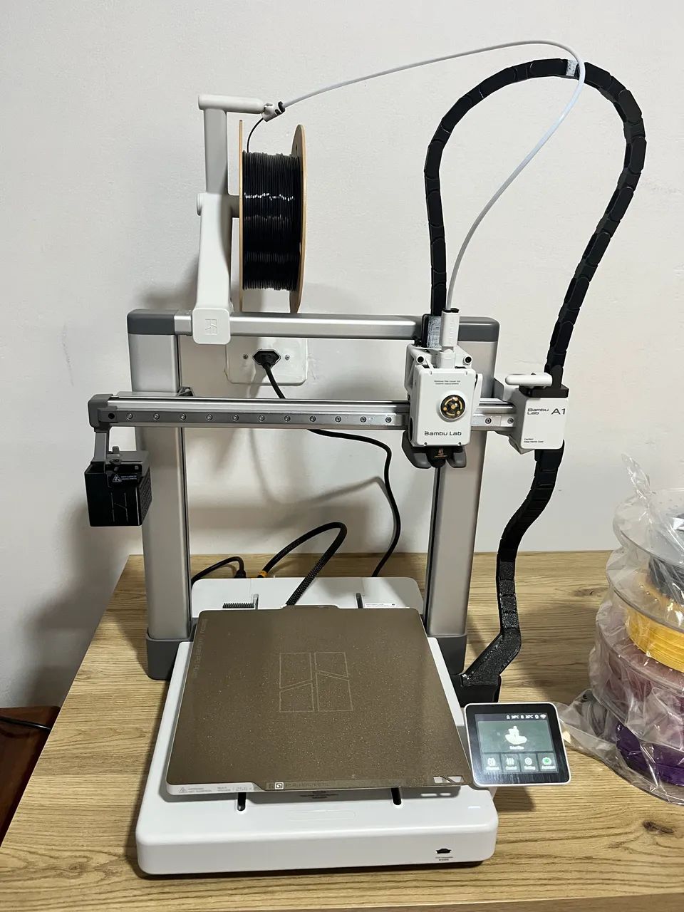 Impressora 3D Bambu lab A1 com 1 mês de uso - Foto 3