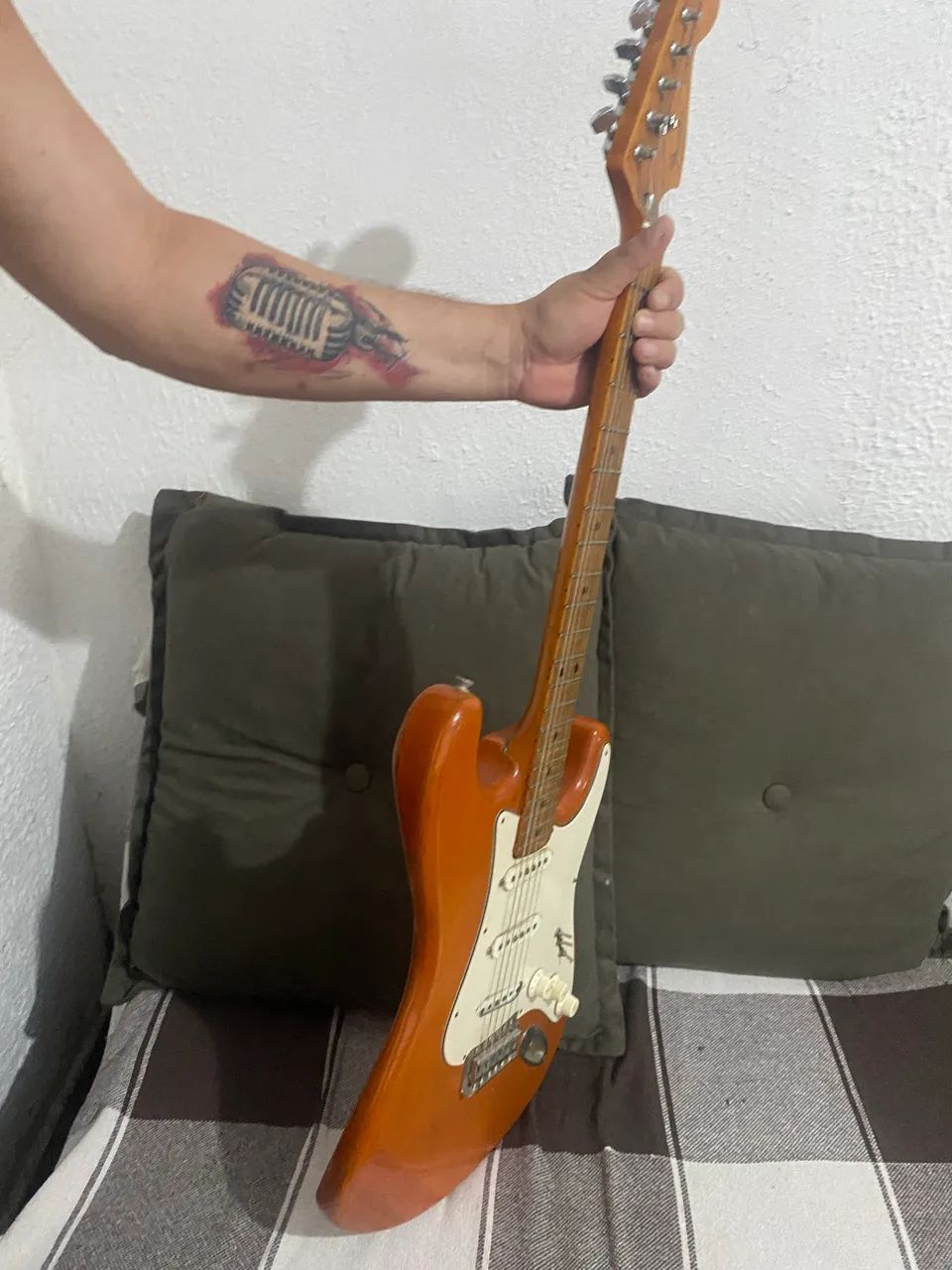 VENDO GUITARRA  FENDER STRATOCASTER  - Foto 2