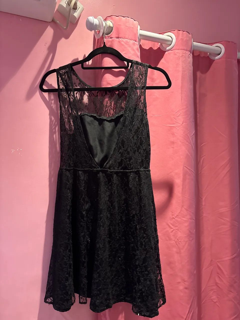 Vestidinho de renda preto - Foto 2