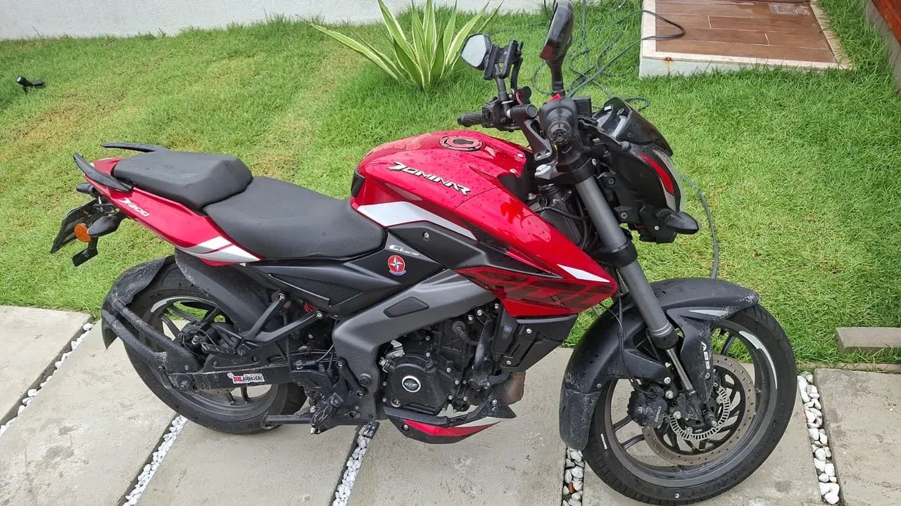 BAJAJ DOMINAR 200