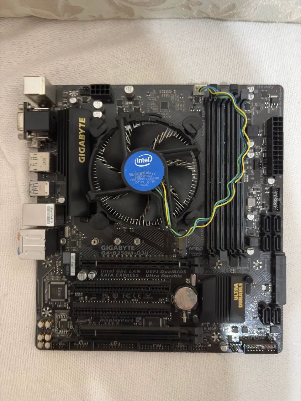 Kit Placa-Mãe Gigabyte + Processador i7 7700k 