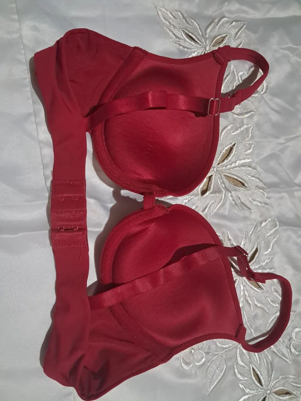 Sutiã P , vermelho com pequeno enchimento que modela e aumenta os seios. - Foto 2