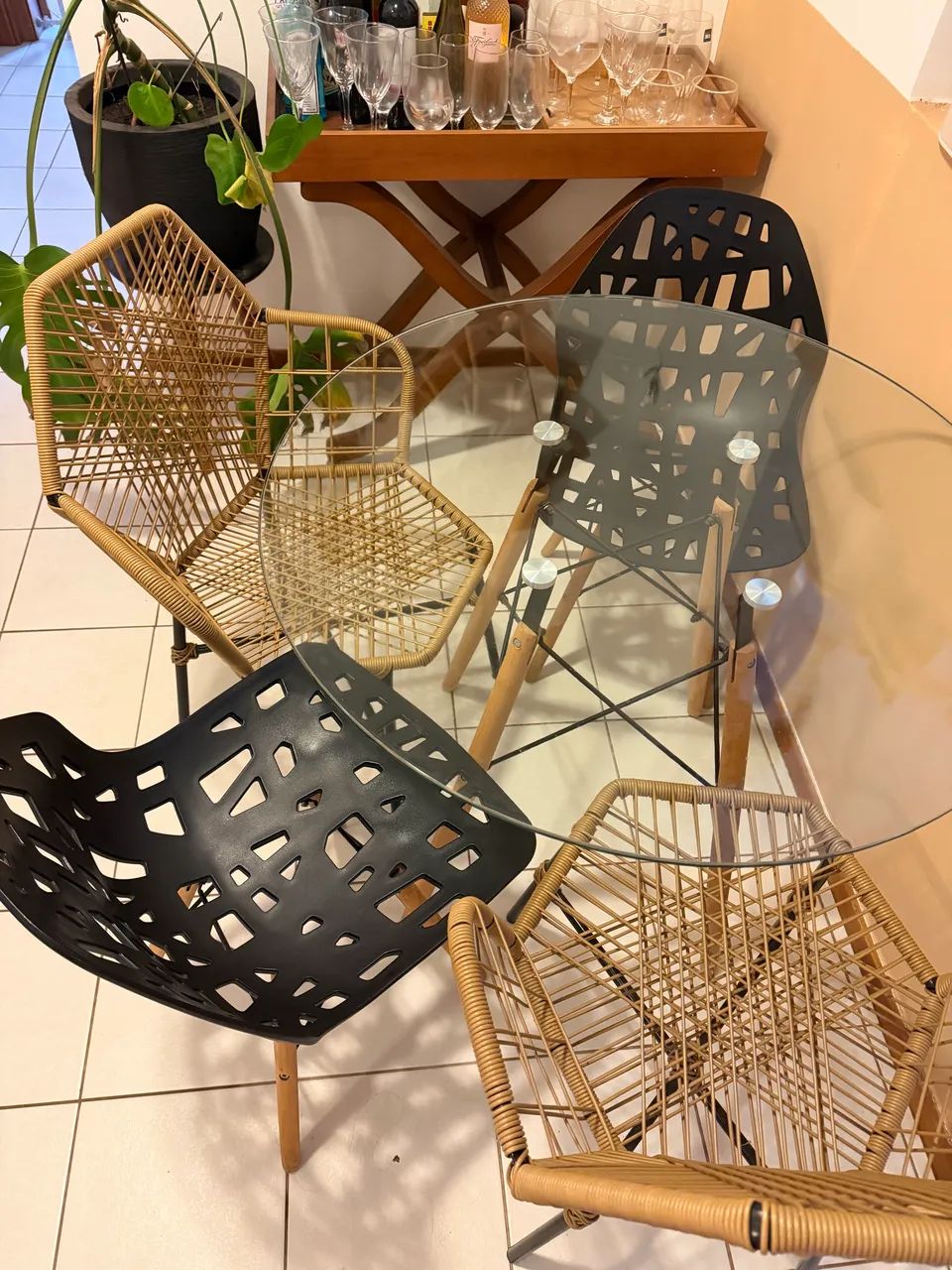 Mesa Eames Eiffel Redonda com Tampo de Vidro - Foto 2