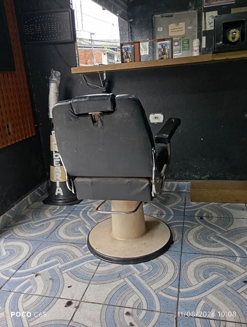 Vende se uma cadeira de barbeiro ferrante ou troca se - Foto 2